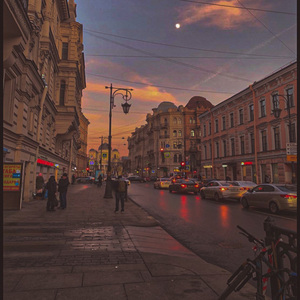 По проспекту