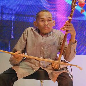 บรรเลงซอกันตรึม(อ.มนต์ เมืองสุรินทร์)
