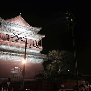 阴暗的房间里我不悲伤