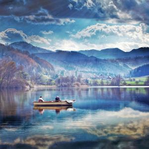 飞向蔚蓝天空 (Soaring to the Blue Sky)