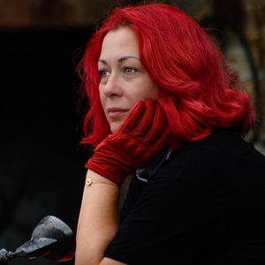 Мотоциклистка "красная"