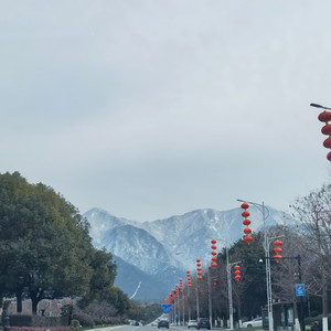 奥特曼（翻自 余佳运）