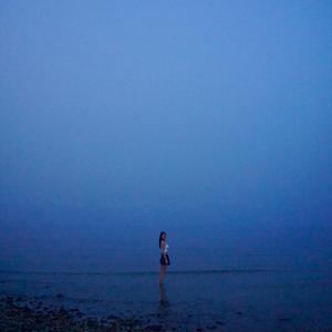 油菜花田的男人