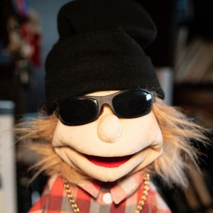 Die Affen rasen durch den Wald