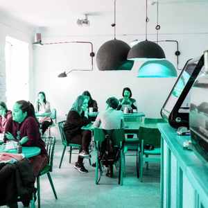 一尘不染凉爽的十月印象数