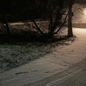 Tule hetkeksi viereeni istumaan