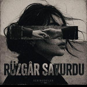 Rüzgar savurdu
