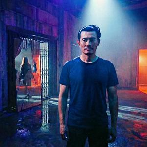 คนแปลกหน้าในพื้นที่ของเธอ