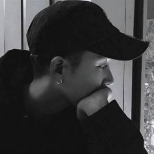 姐姐平时都化这么浓的妆吗