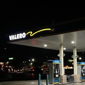 valero (feat. Kobelocks)