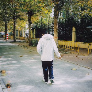 当孤独的人走出房间.wav