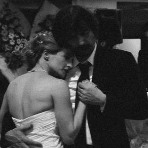 Taşlara mı döndü kalbin gelmedin