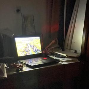 我們用了一整晚的時間尋找解決問題的方法