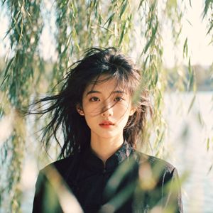我迎风流泪（纯音乐）