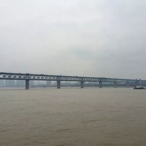 像昨天武汉给我的回忆（伴奏）