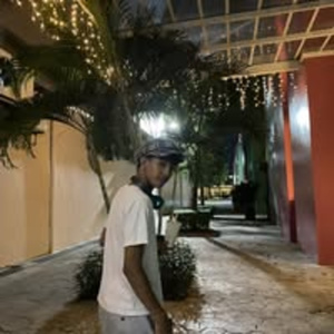 Sino?
