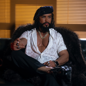 ERKEK ADAM DANS ETMEZ