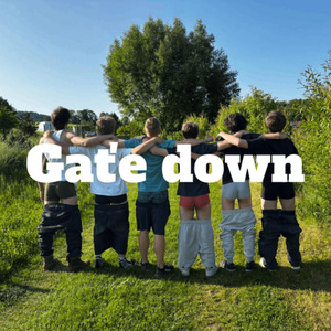 Gaťe down