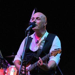 İlle Dostun Bir Tek Gülü