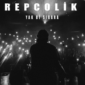 Yağmur Yanaklarını Islatır