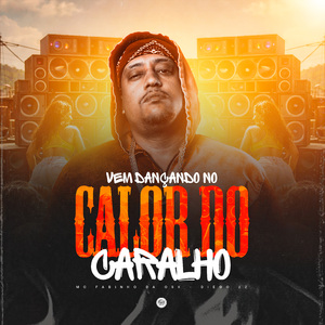 Vem ela dançando no calor do caralho