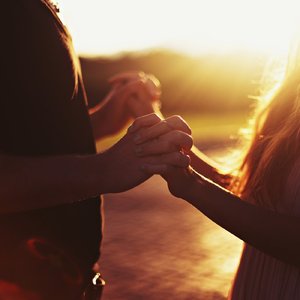 差一天都不是一辈子   词曲：唐晓光  演唱：阚立文  珊丹