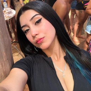 ELA É O MAR
