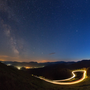 听雨在思念 (钢琴曲)