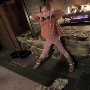 kneehiiiii (feat. YungManny)