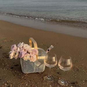 类似爱情_爱己.m4a