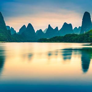 微风轻轻吹着我