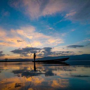 你我陌路相见相安无事