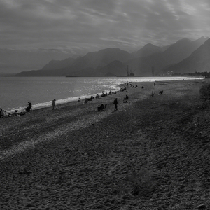 一切的爱恨都在自寻烦恼