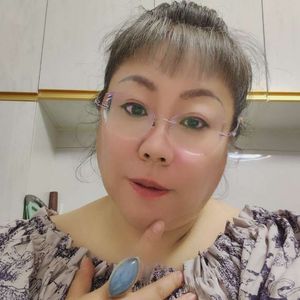 人海中的牵手_王淼