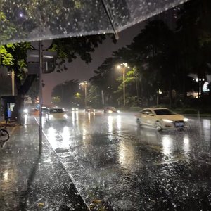共用一把伞的雨天。.mp3