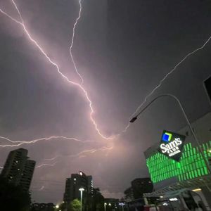 逆风少年-整曲 伴奏