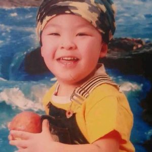 伞沿的雨痕-殳世龙