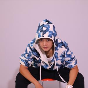 不求名来名自扬