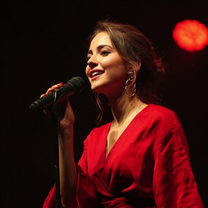 Gözlerinde Esir Kaldım