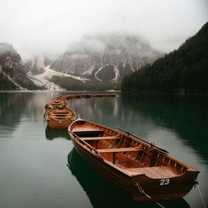 《纸船载着心愿》