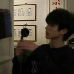 白雪映照彼此身影