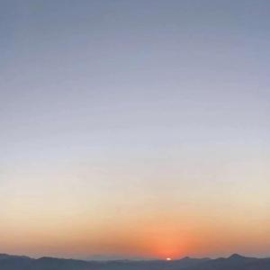 就是因为不在期待你了