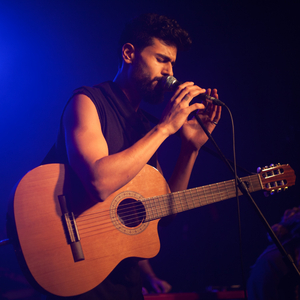 אוספת רגעים - בהופעה