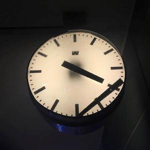 Melatoniinii (Sulkee tän pois)