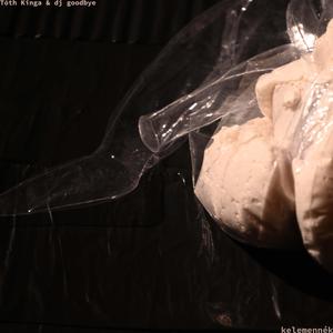 "Éjjel egy lánynak énekelni kezdett a melle..." (feat. Tóth Kinga)