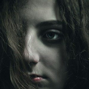 青と黒の歪む境界線