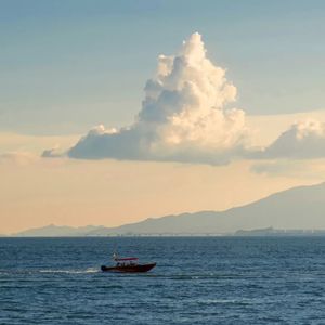 触碰不到的你（像阵风 掠过就无踪影）