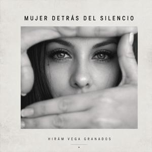 Mujer detrás del silencio