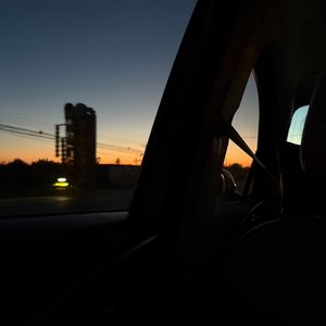 爱追不上我们的脚步