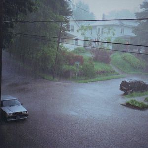 阴郁情绪雨天漫步